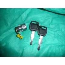 ajtó zárbetét jobb Swift 2003-ig  82200-61840