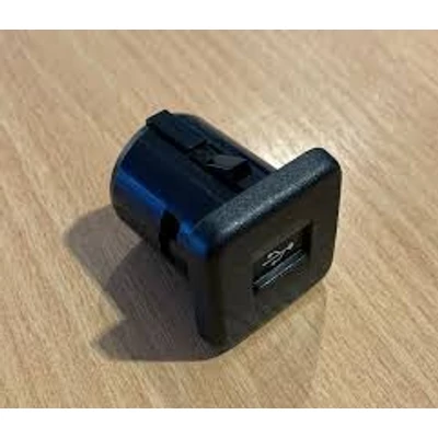 USB csatlakozó Suzuki Baleno gyári eredeti 39105M76M00-000 39105M76M00 39105-76M00