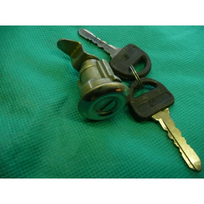 Swift -2003 tankajtó zárbetét 89300-61820