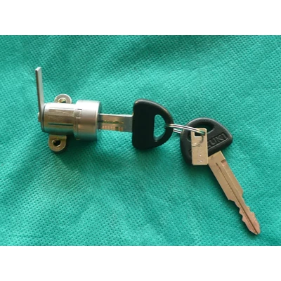 zárbetét hátsó ajtó Swift 2003-ig 3-5 ajtóshoz gyári szett 82500-61830 