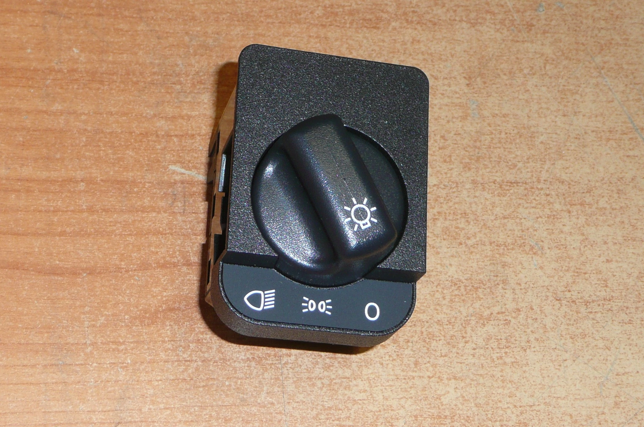 világítás kapcsoló Wagon-R, 37210-83E10, utgy. 