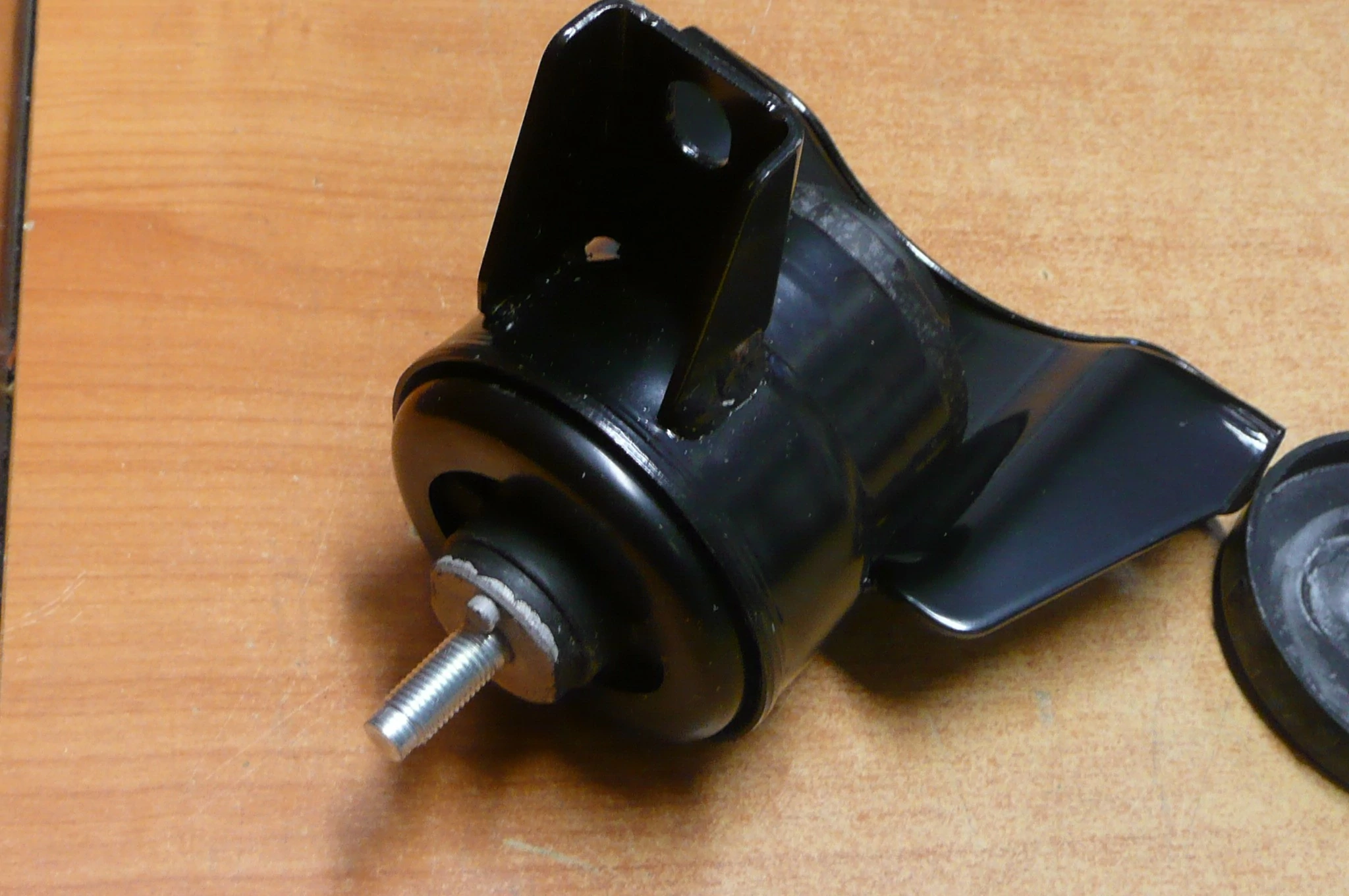 motortartó gumibak Swift 2005-, hidrobak 11610-62J00 , 11610-62J01, (jobb oldalon), gyári