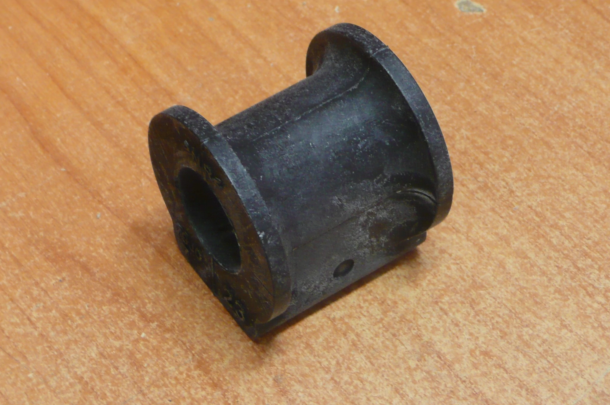 stabilizátor gumi első szilent vágott SX4  42431-79J00, Olasz