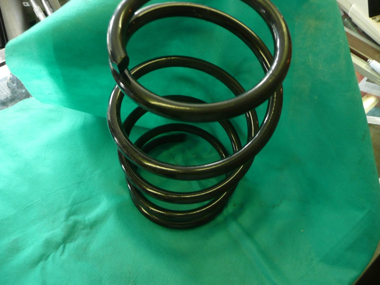 spirálrugó első Swift 2003-ig  41111-80E30 Kayaba