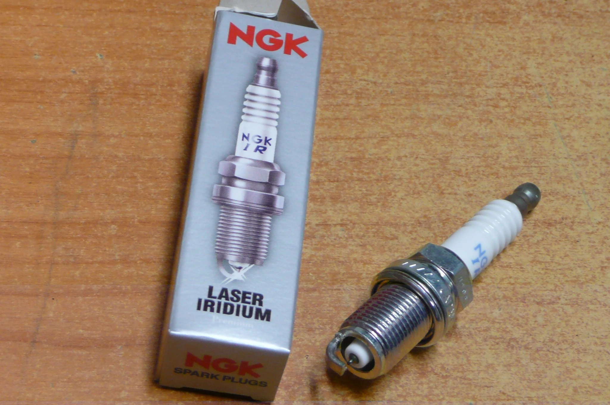Ngk IFR6J11 Iridium, gyári gyertya, Made in Japan   gyújtógyertya NGK, 1 db