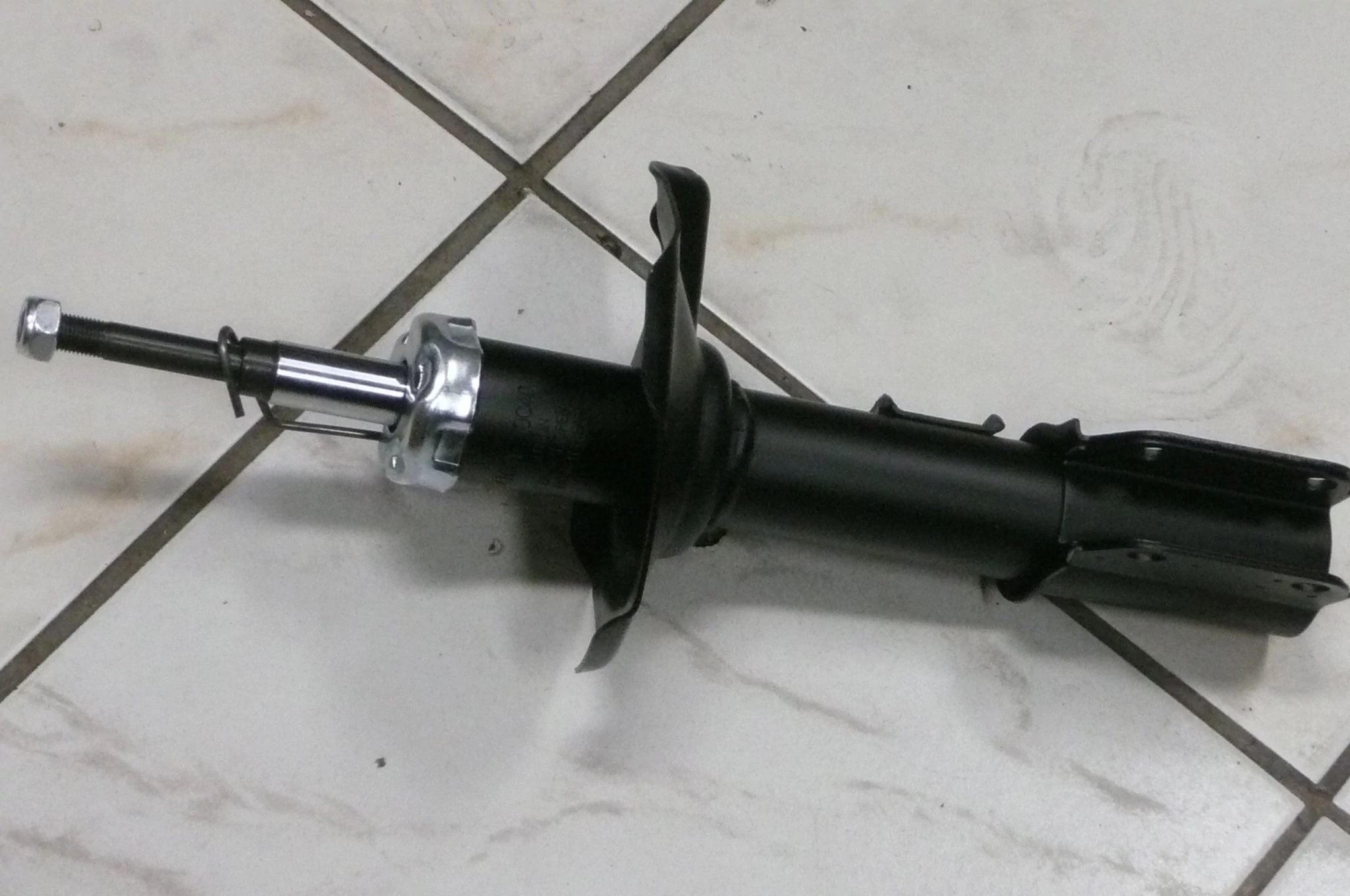 lengéscsillapító első Swift 2003-ig, jobb, Japanparts