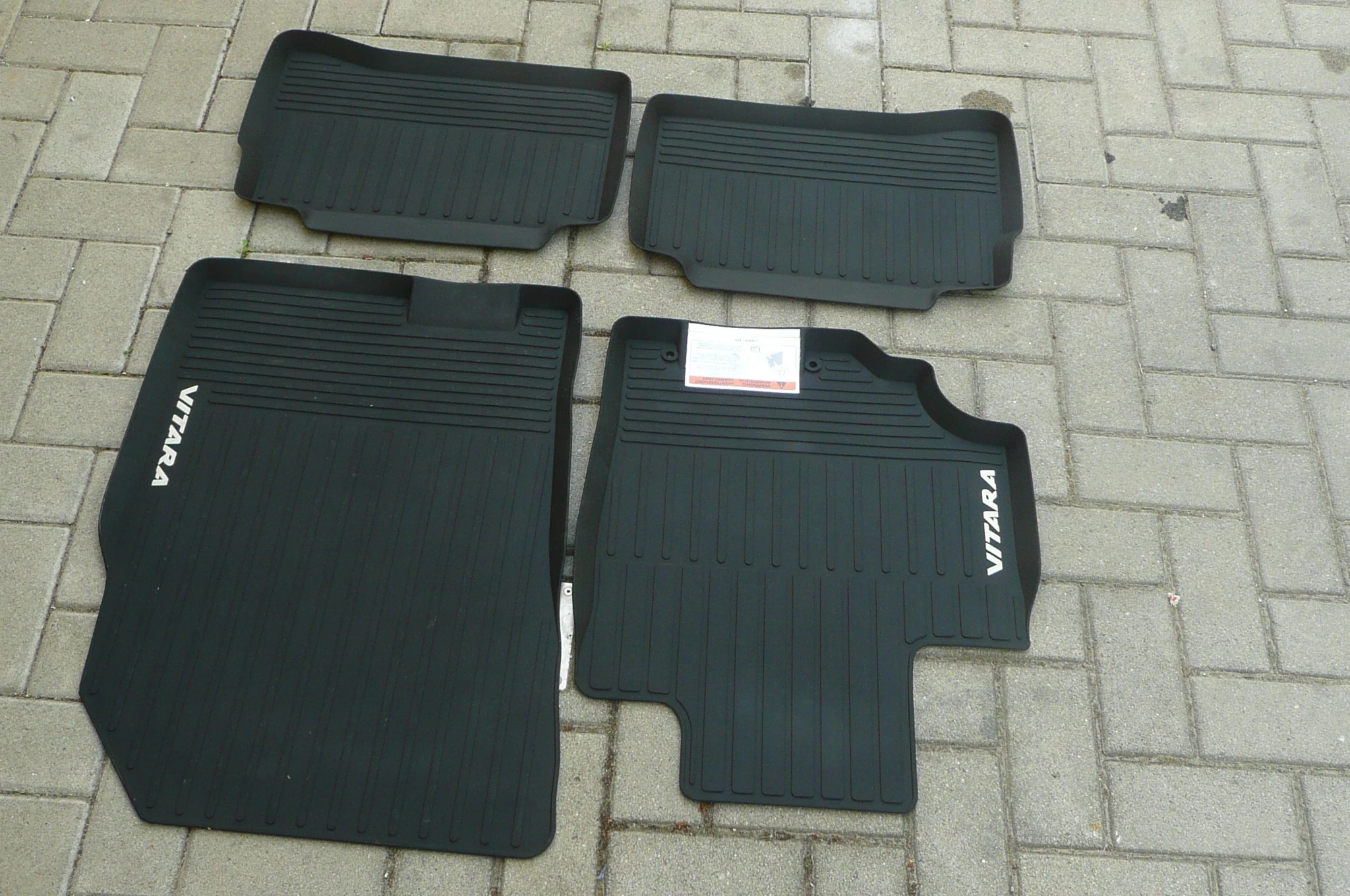 szőnyeg gumi méretpontos Vitara 2015-, 75901-54PB2, gyári szett