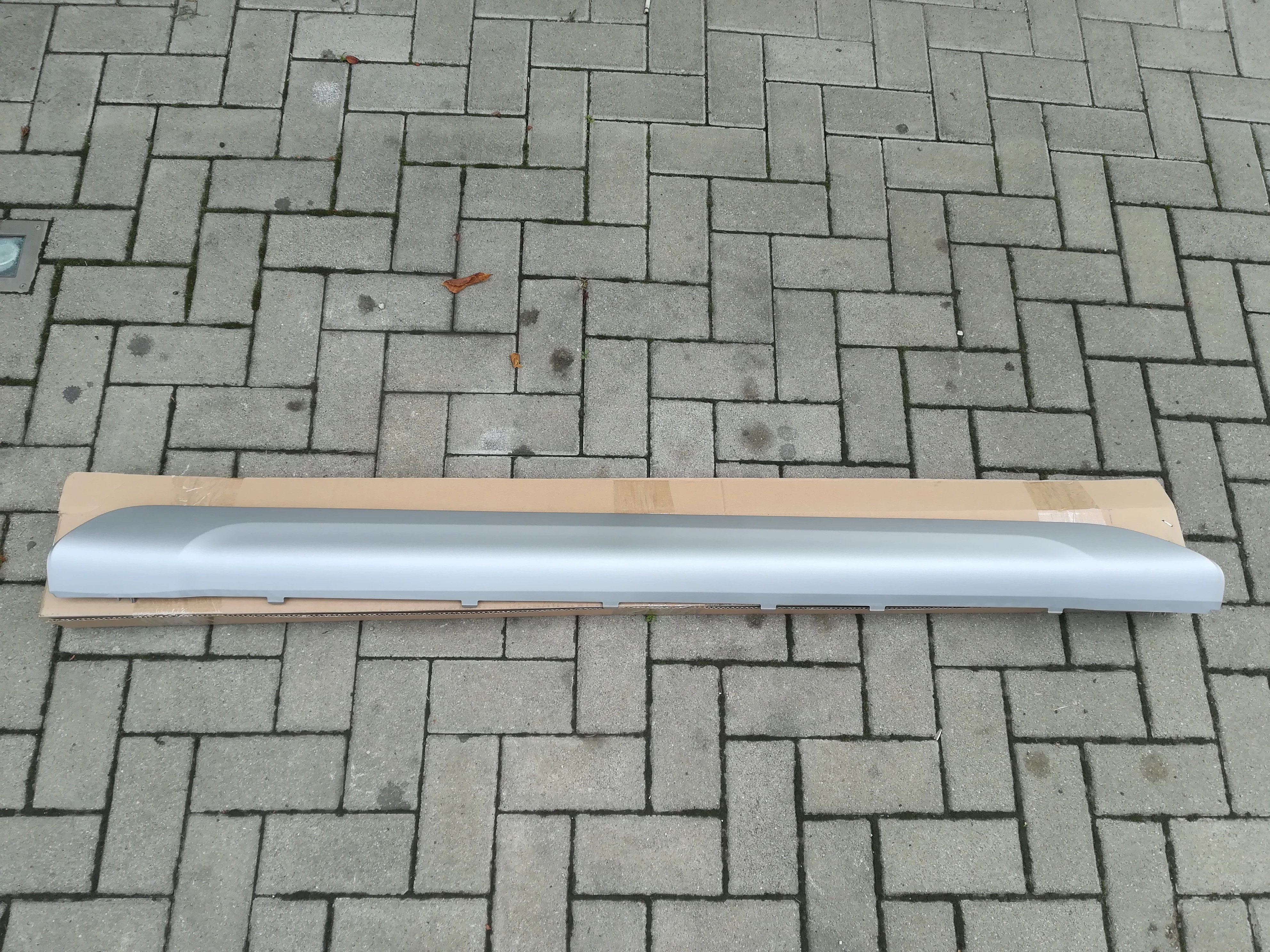 küszöbvédő díszléc spoiler S-Cross, alsó bal, 77242-61M10-PER, gyári (XXL:)