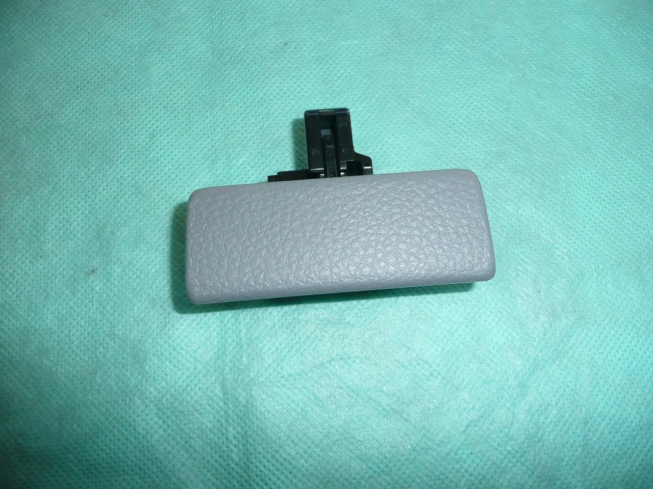kesztyűtartó zár Ignis, SX4  73430-86G00-R8J, (szürke) gyári