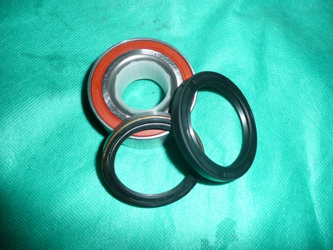kerékcsapágy első Swift 2003-ig, szettben, 2db szimeringgel 09267-36003