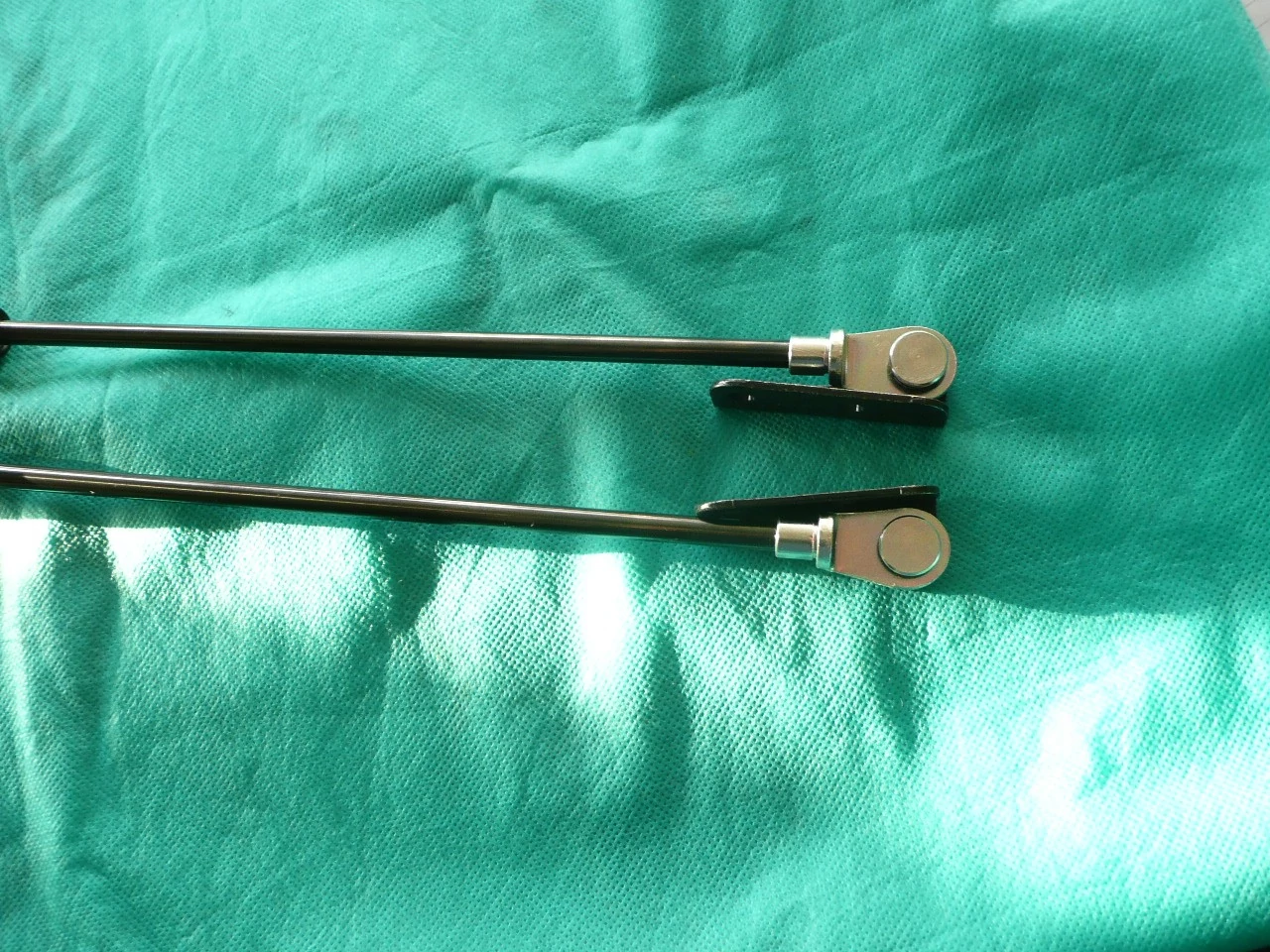 csomagtér ajtóteleszkóp Swift 2003-ig, párban,  Német