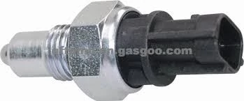 tolató kapcsoló 37610-76G10     utgy.