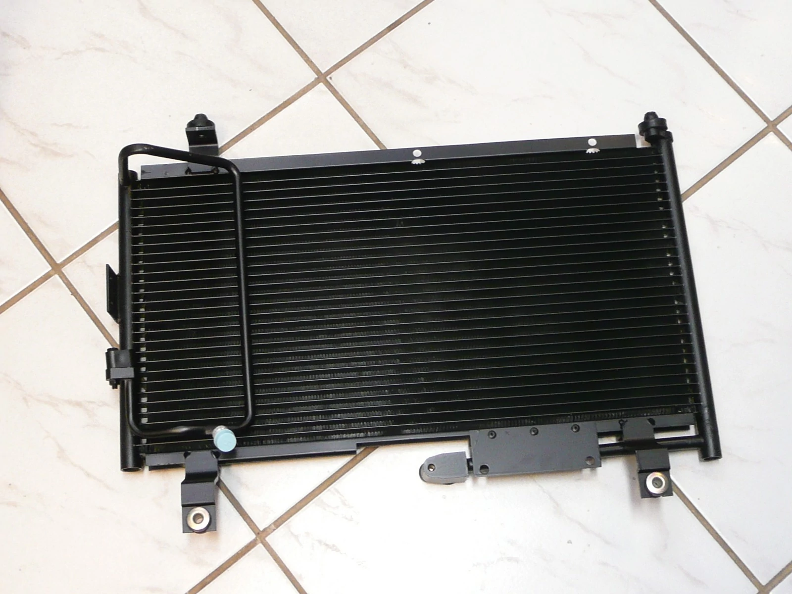 klímahűtő radiátor Swift 1.0 és 1.3  2003-ig, 95310-60EM1  utángyártott