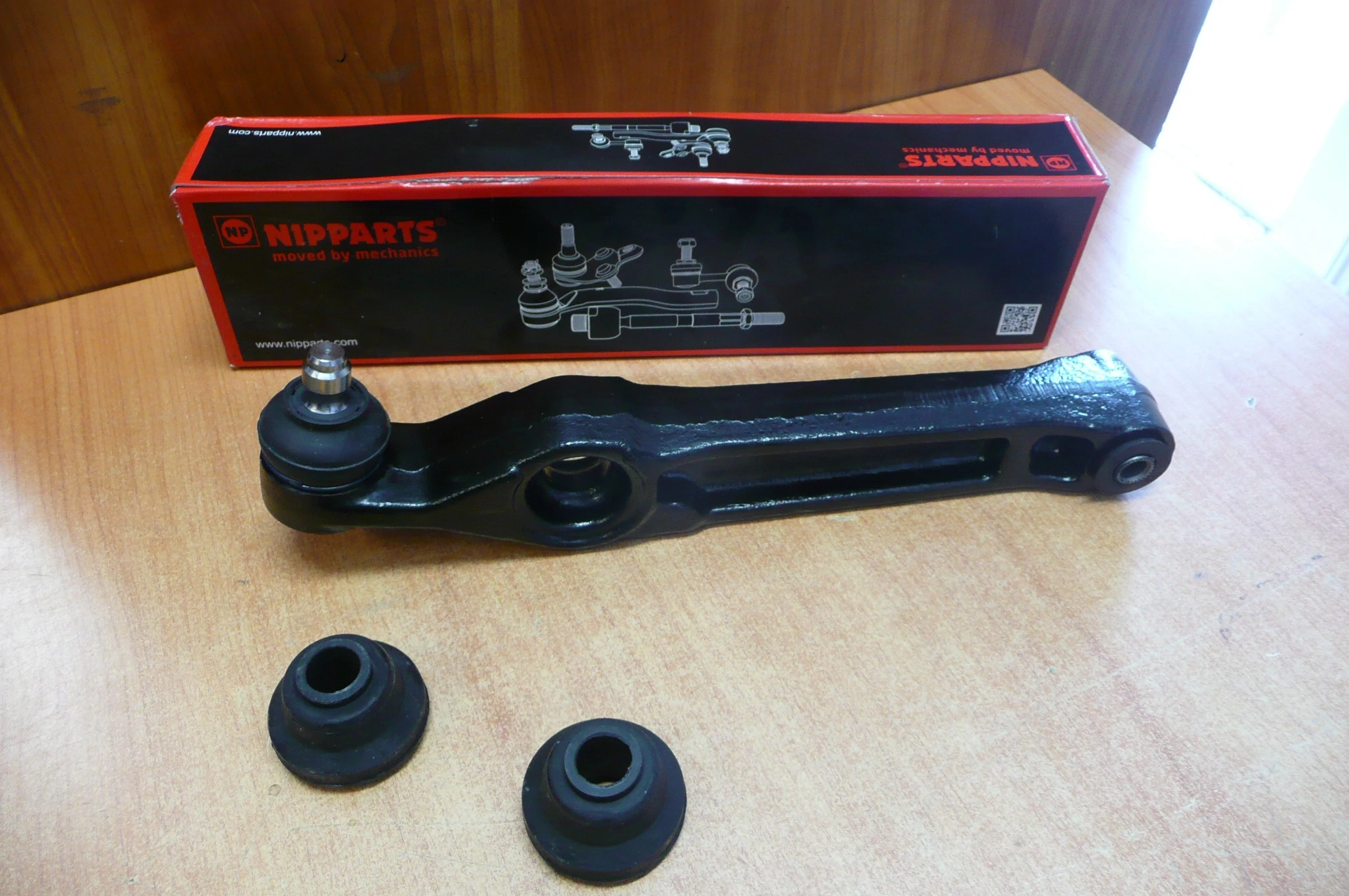 lengőkar Ignis, Wagon-R első (45200-85E00) Nipparts  (összes szilenttel)