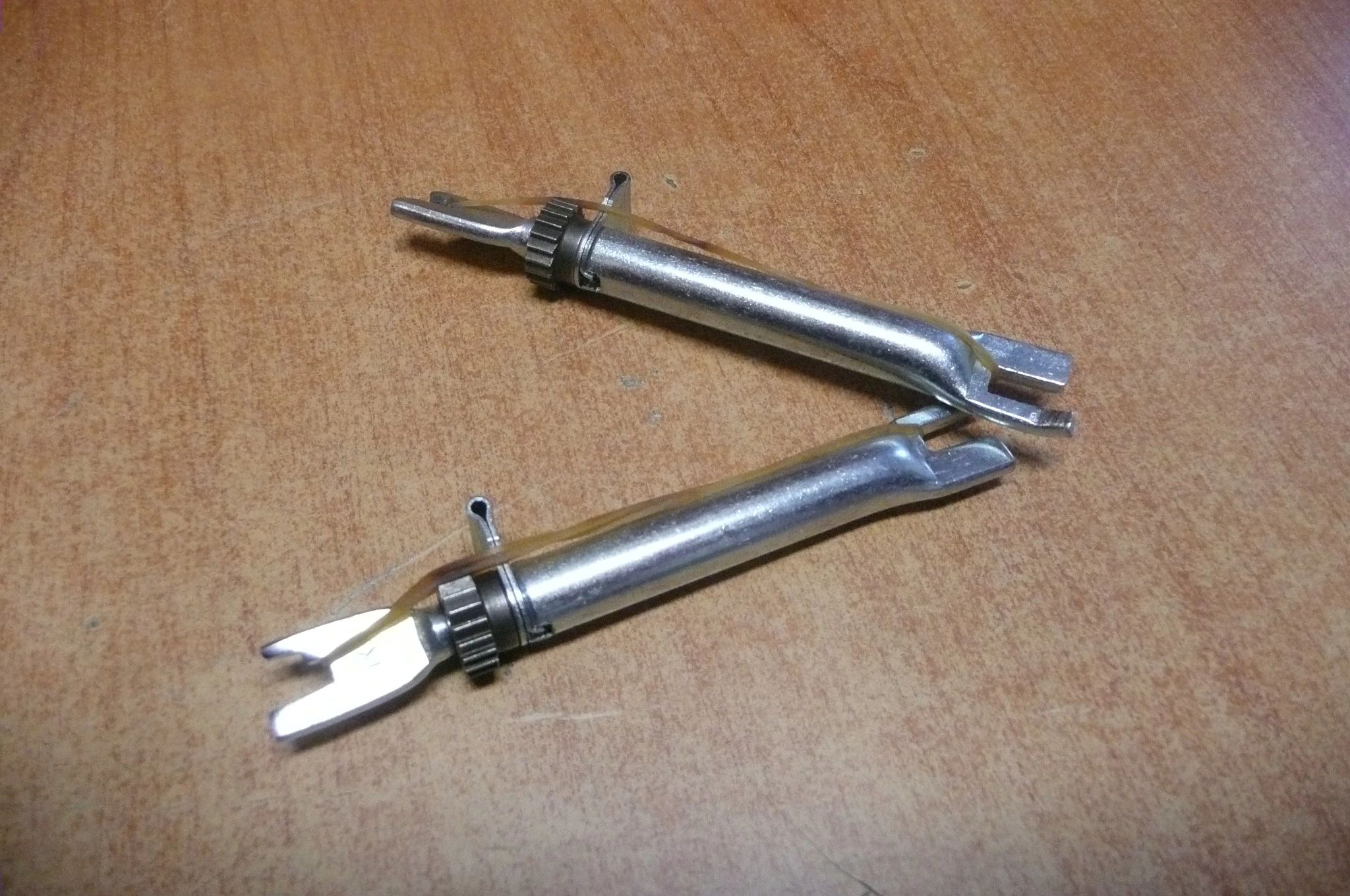 fékpofa önbeálló-kitámasztó szerkezet Ignis, Wagon-R párban  53751-84E00,  53761-84E00