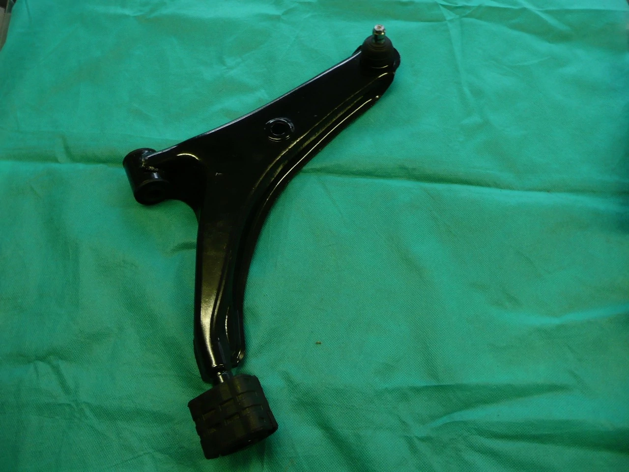 lengőkar Swift 2003-ig első jobb 45201-60E01 Olasz (Suzuki)